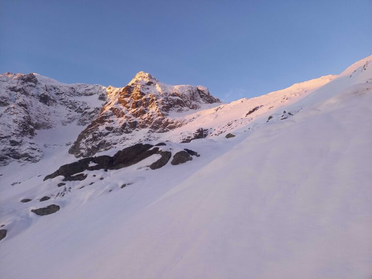 Skitouren Kroentenhuette Andy Fedier 20250419 063852